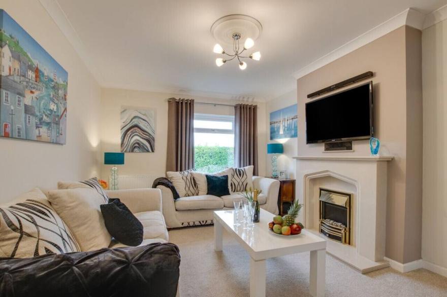 Meadowside - Three Bedroom House, Sleeps 6