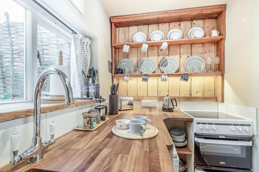Muriel Cottage - One Bedroom House, Sleeps 2