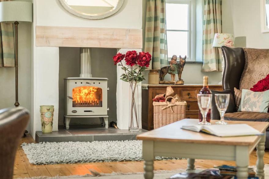THE BARN AT LITTLE RESUGGA, family friendly in St. Austell