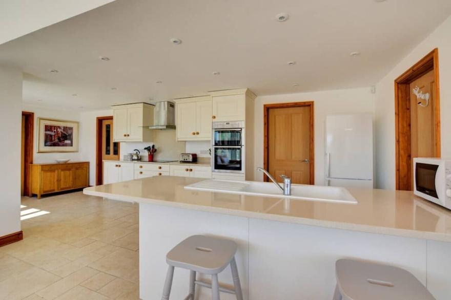Dentford Heights - Five Bedroom House, Sleeps 8