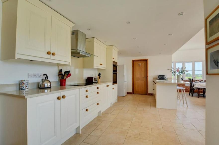 Dentford Heights - Five Bedroom House, Sleeps 8