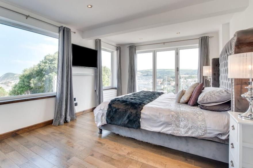 Rock House - Four Bedroom House, Sleeps 8