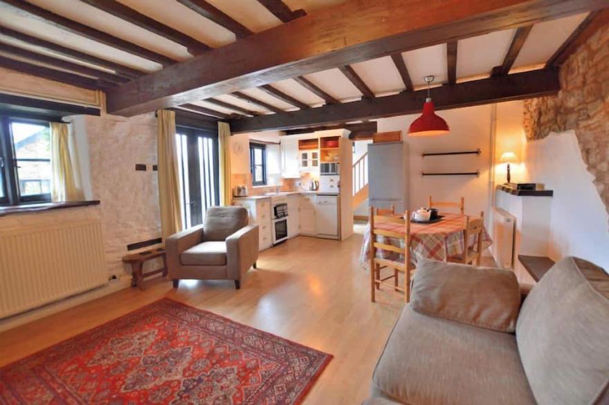 Four star cottage in glorious Devon countryside, indoor pool, sauna, WiFi