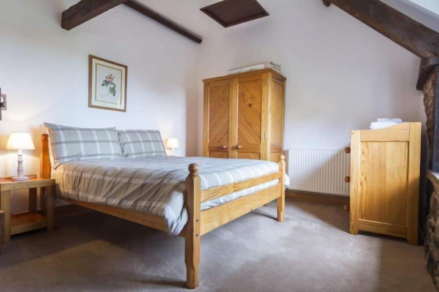 Four star cottage in glorious Devon countryside, indoor pool, sauna, WiFi