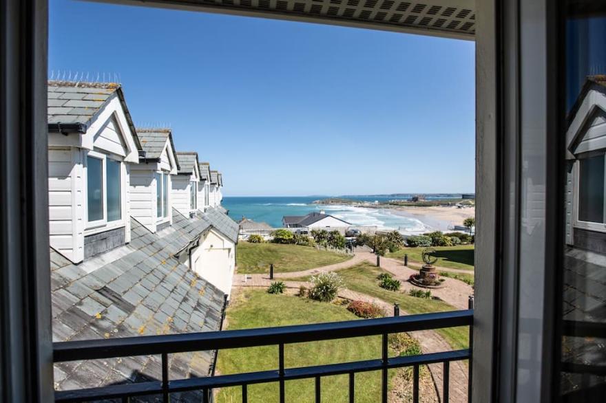 Modern Apartment with Breathtaking Views of Fistral Beach, Newquay