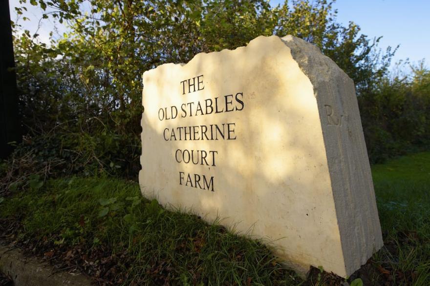 The Old Stables is a  pretty farm cottage in Wiltshire, sleeps eight people, child friendly.