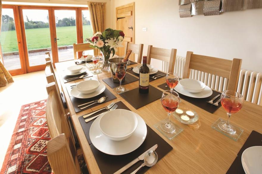 The Old Stables is a  pretty farm cottage in Wiltshire, sleeps eight people, child friendly.