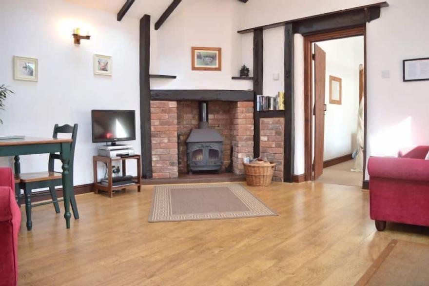 Romantic 1 bedroom cottage in beautiful Devon countryside, indoor pool, sauna