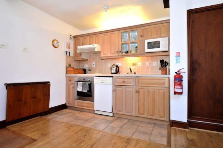 Romantic 1 bedroom cottage in beautiful Devon countryside, indoor pool, sauna