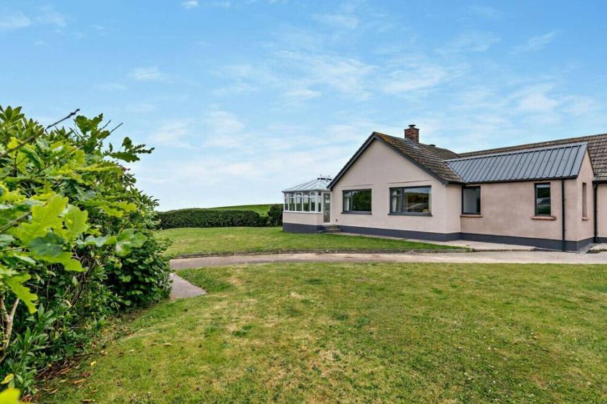 Sea View - Three Bedroom House, Sleeps 8