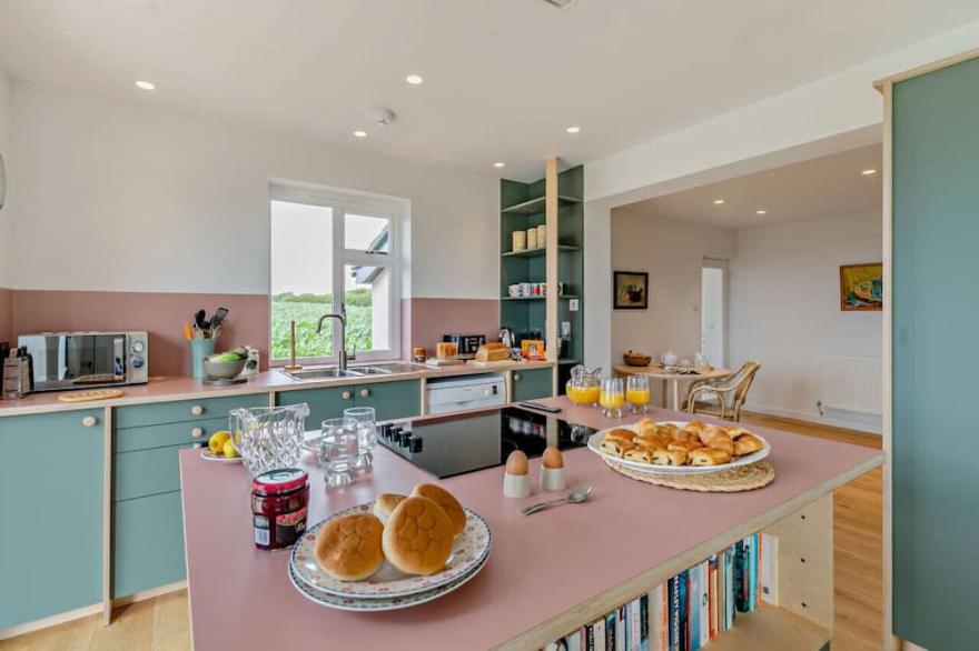 Sea View - Three Bedroom House, Sleeps 8