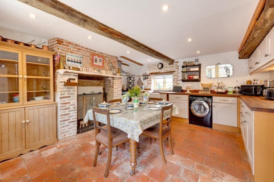 Reclaim Cottage - Two Bedroom House, Sleeps 4