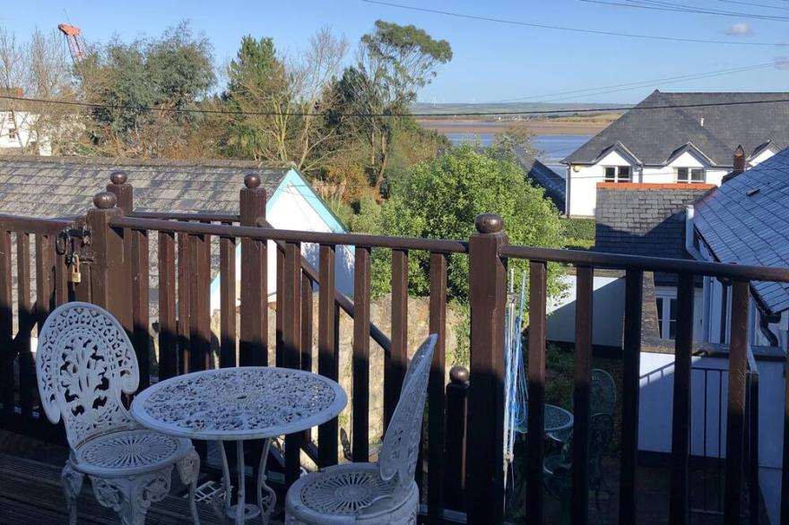 Appledore - Stables - A couples delight! One bed cottage with parking and wifi!