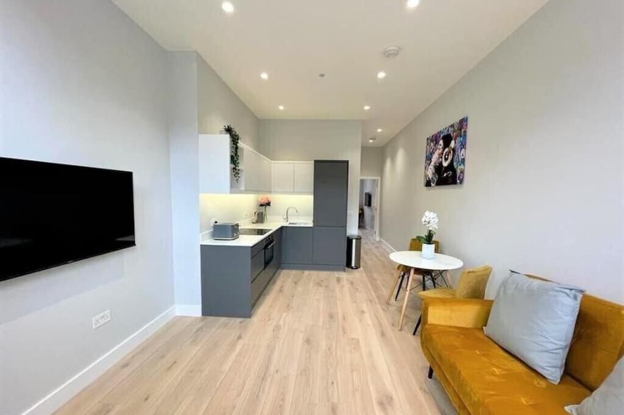 Chic, Newly Reno'd 1 Bed Open Plan, nr The Meadows