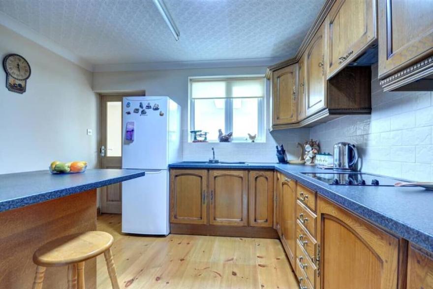 The Nook - Three Bedroom House, Sleeps 5