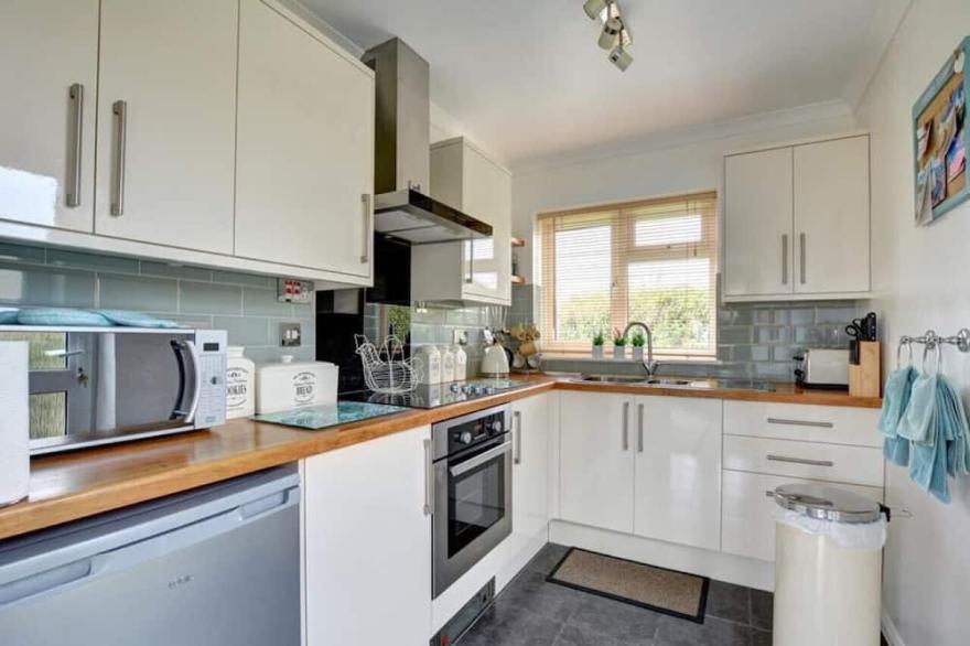 Bays Reach - Three Bedroom House, Sleeps 6