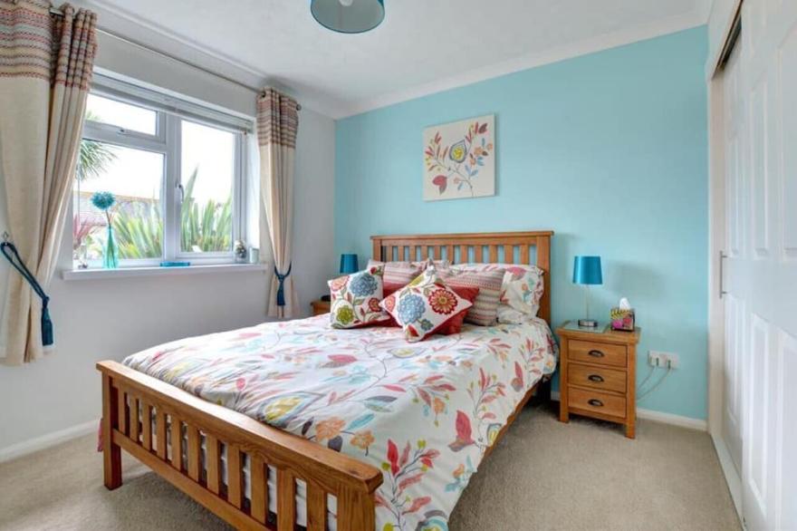 Bays Reach - Three Bedroom House, Sleeps 6