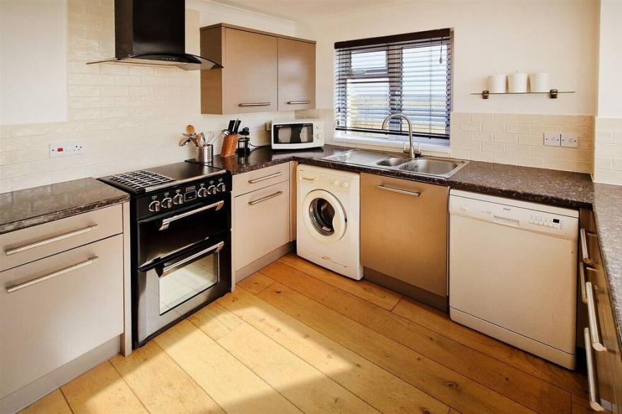 Westside Cottage - 3 bed | Close To Beach | Pets*