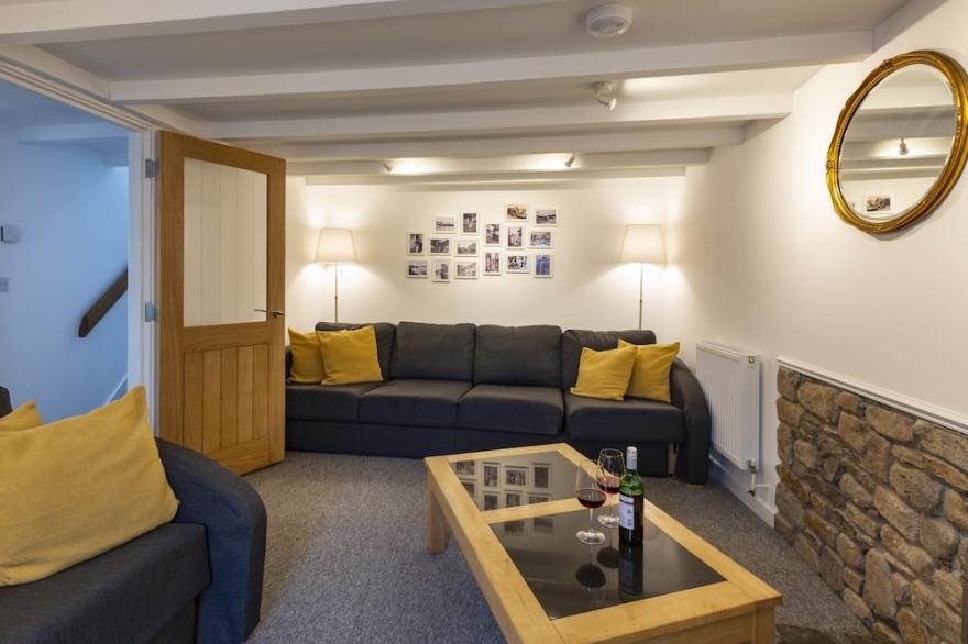 ROSE COTTAGE, pet friendly, luxury holiday cottage in St Ives