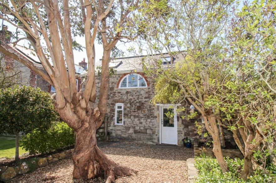 LITTLE BROOK, pet friendly, with a garden in Weymouth