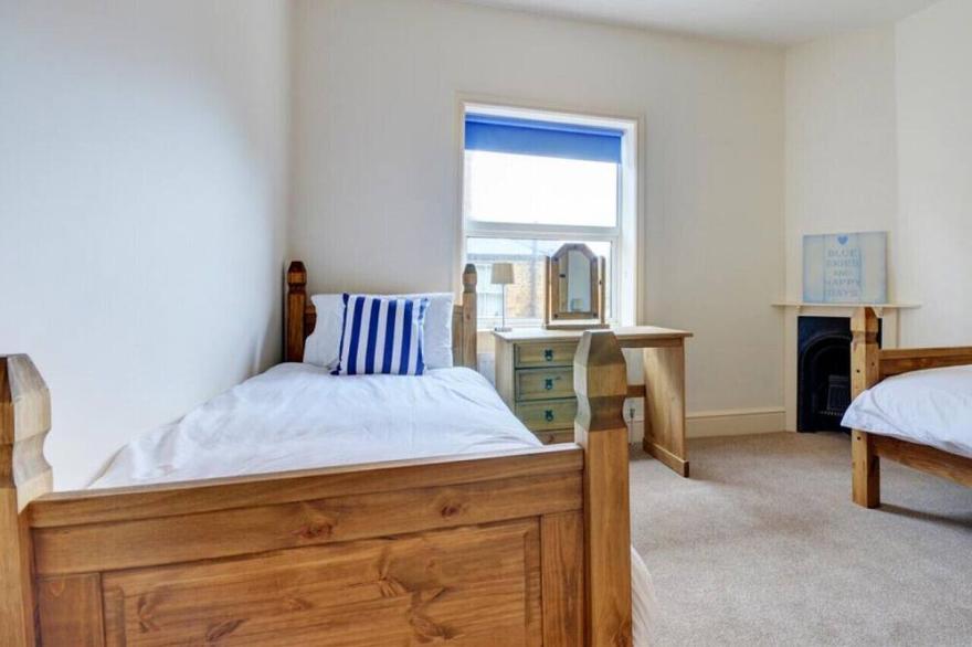 3 Tudor Rose - Two Bedroom Apartment, Sleeps 4