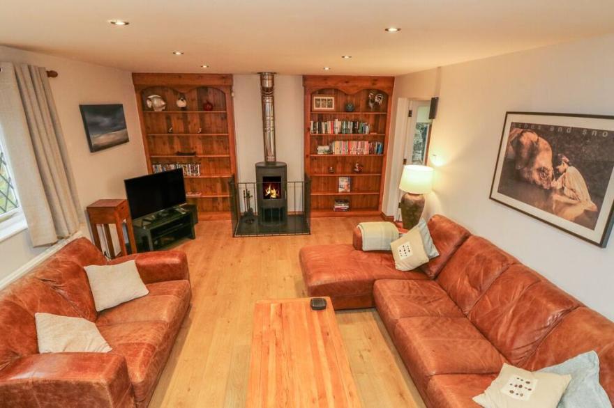 FIG TREE COTTAGE, family friendly, with hot tub in Bickleigh