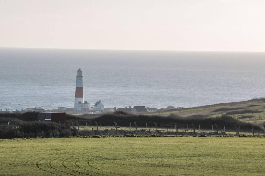 LIGHTHOUSE VIEW, country holiday cottage in Portland Bill