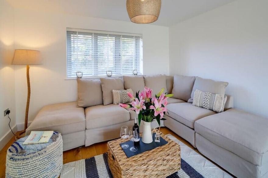 ELMWOOD, family friendly, with open fire in Polzeath
