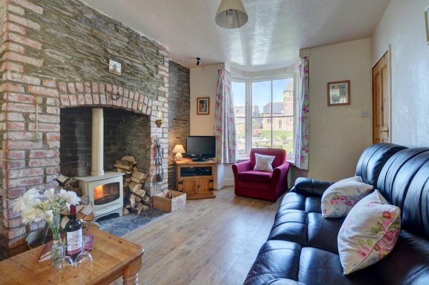 Seaview Cottage - Two Bedroom House, Sleeps 4