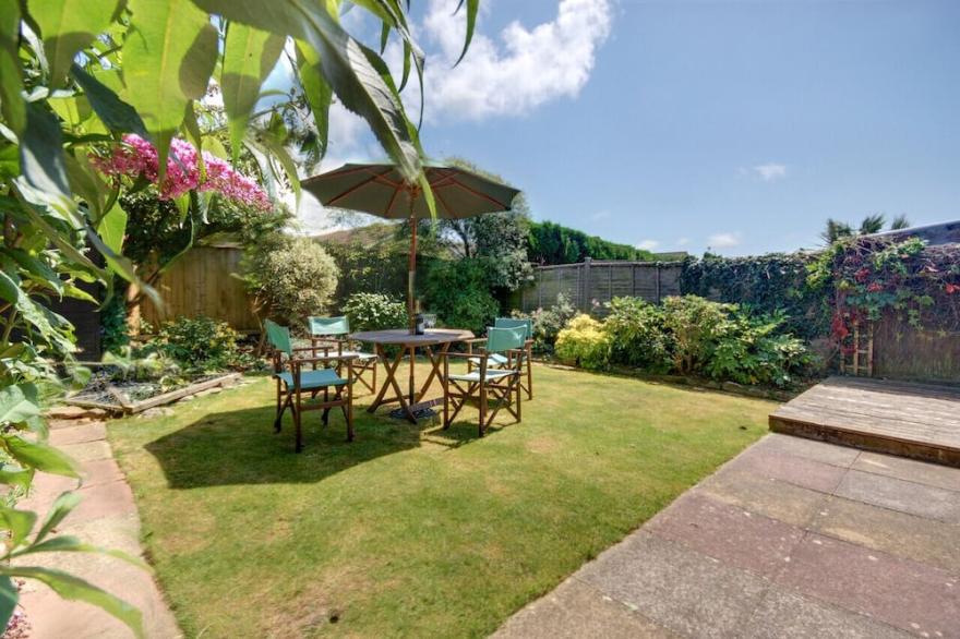 Burrows Retreat - Two Bedroom House, Sleeps 4