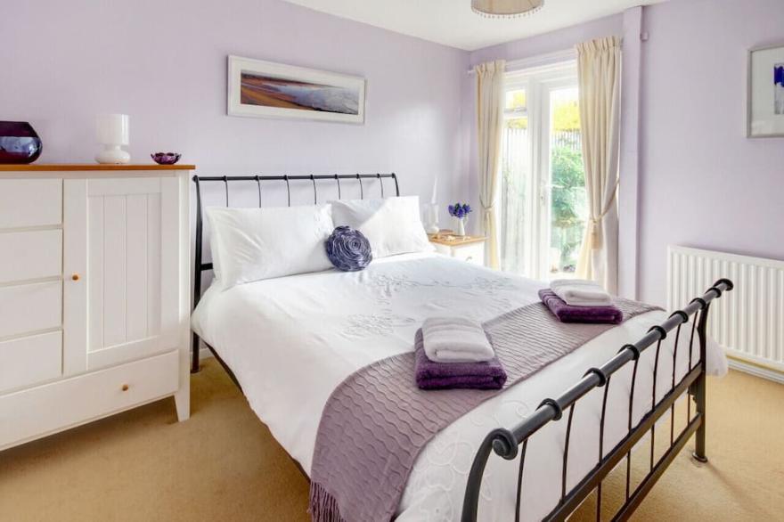 Burrows Retreat - Two Bedroom House, Sleeps 4