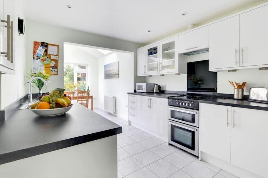 Burrows Retreat - Two Bedroom House, Sleeps 4