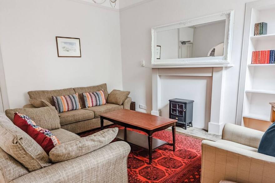 Rosebank -  a townhouse that sleeps 10 guests  in 5 bedrooms