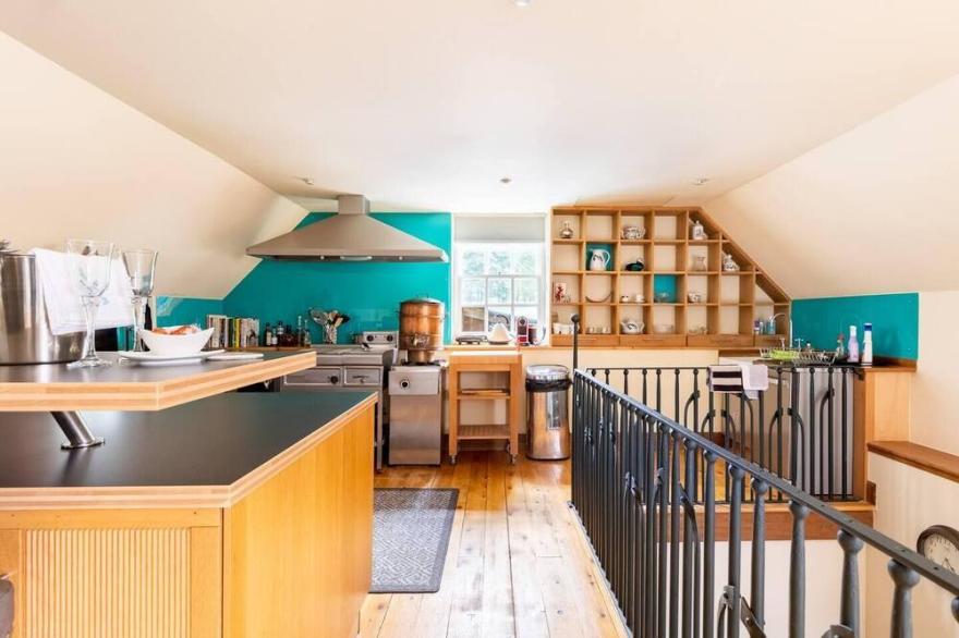 Stunning Luxury Duplex with Hot Tub and AirCon