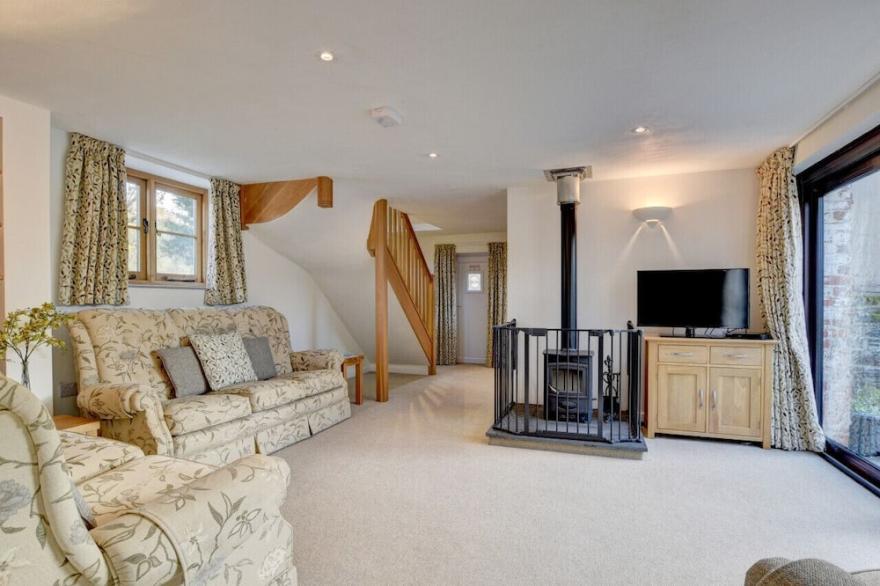 Harford Barn - Three Bedroom House, Sleeps 6