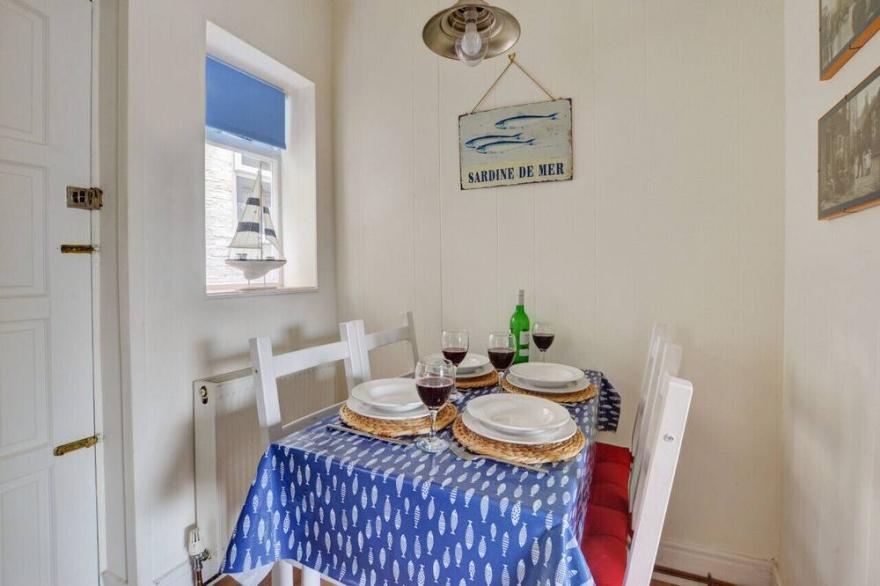 Seals Cottage - Two Bedroom House, Sleeps 4