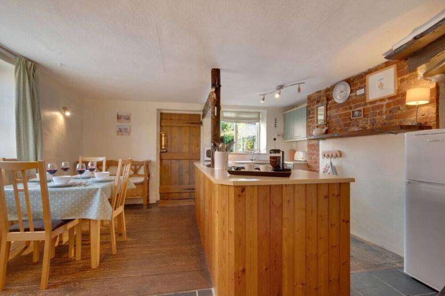 Almond Tree Cottage - Two Bedroom House, Sleeps 4