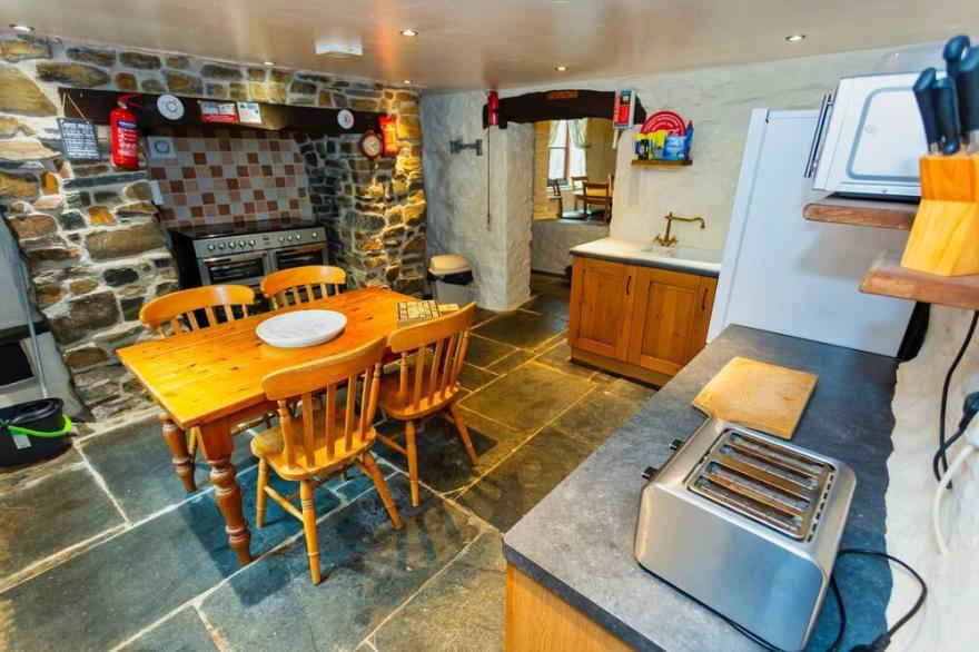 SAUNTON GRANGE | 7 Bedrooms | Sleeps 17 |  Short breaks all year, celebrations welcome