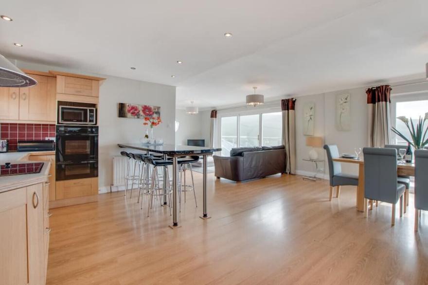 Cala Vista - Four Bedroom House, Sleeps 8