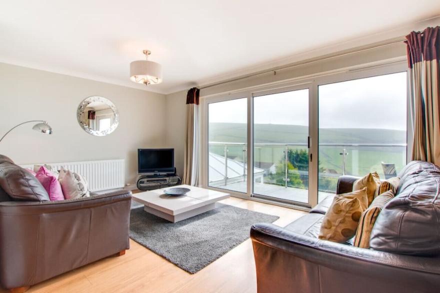 Cala Vista - Four Bedroom House, Sleeps 8