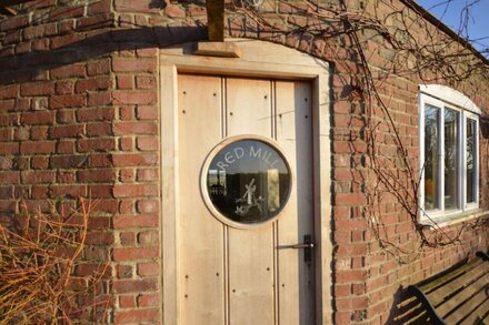 Red Mill - Three Bedroom House, Sleeps 6