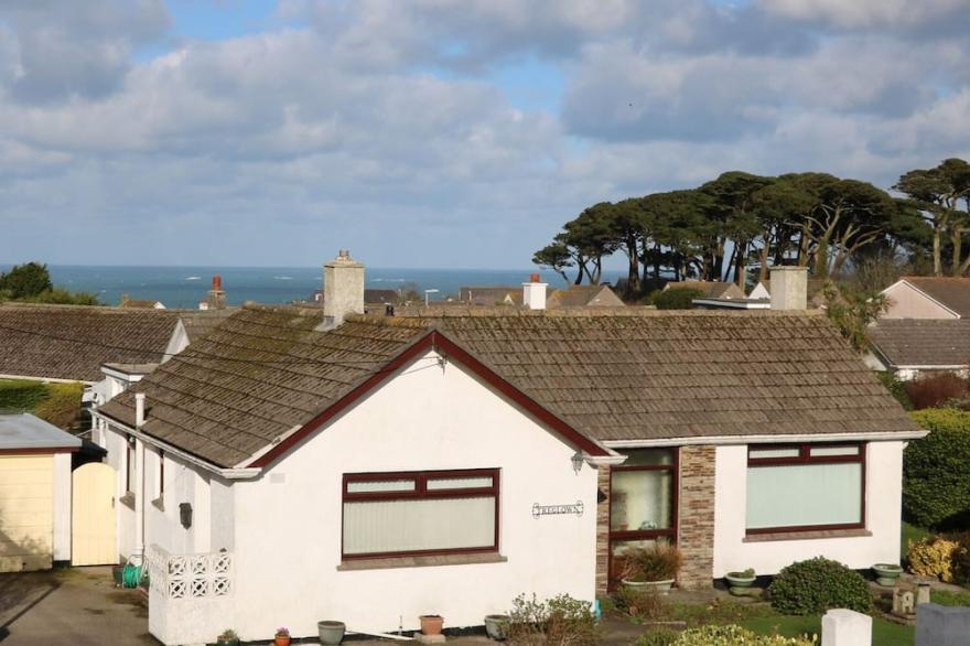 CHY KERRIS, CARBIS BAY, family friendly, with a garden in Carbis Bay
