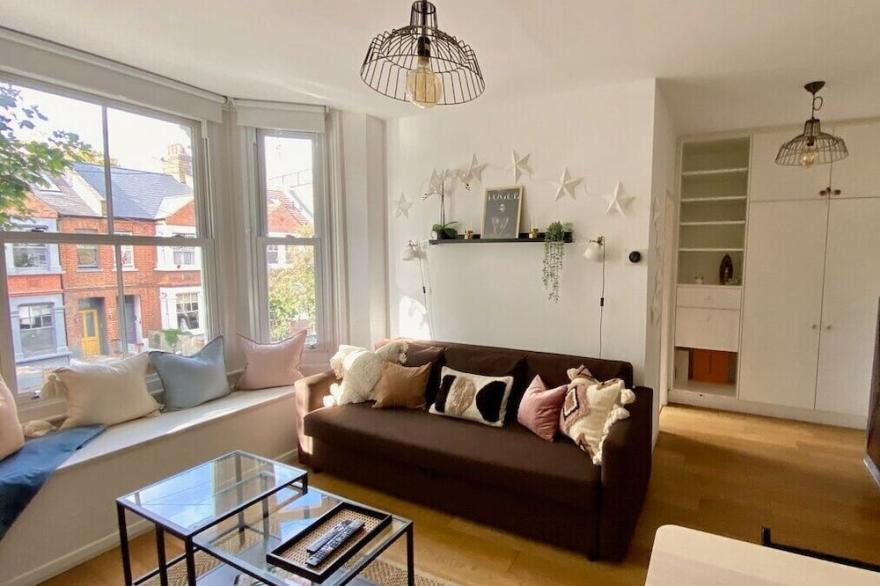 Chill Out in Trendy Shepherds Bush