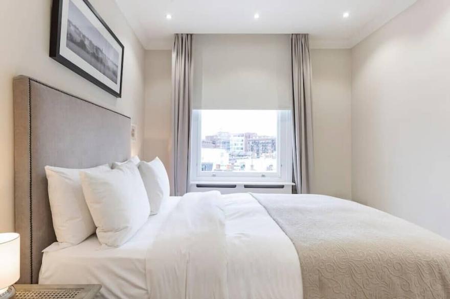 Bright 2 Bedroom Apartment in South Kensington