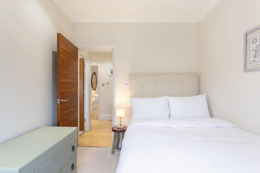 Bright 2 Bedroom Apartment in South Kensington