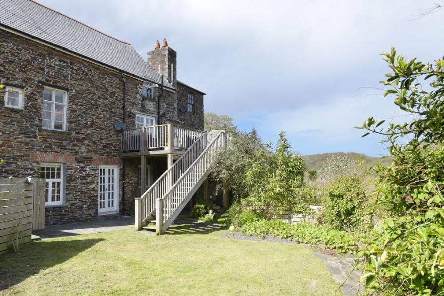 TOWER HOUSE, family friendly, character holiday cottage in Boscastle