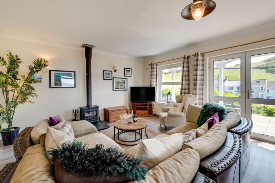 Hillcrest - Six Bedroom House, Sleeps 12