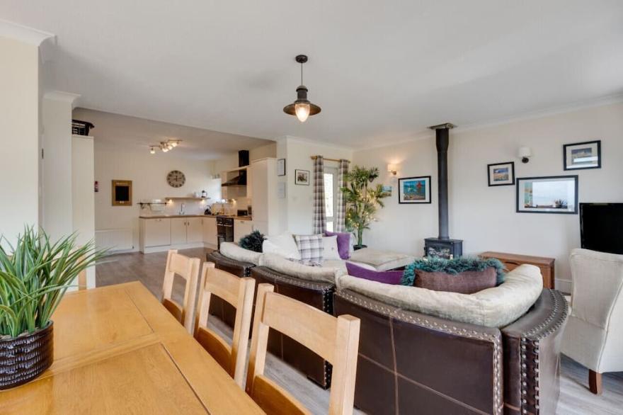 Hillcrest - Six Bedroom House, Sleeps 12