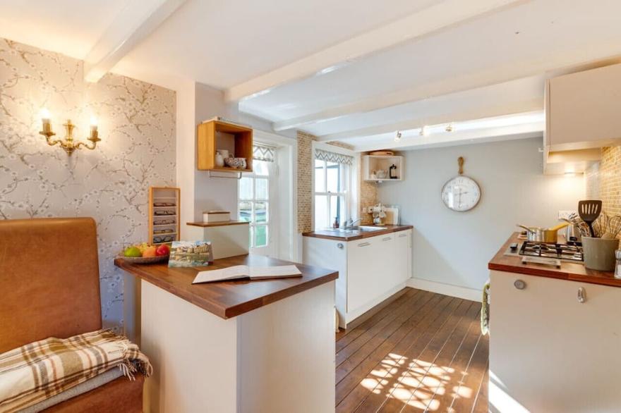 Hillside - Three Bedroom House, Sleeps 5