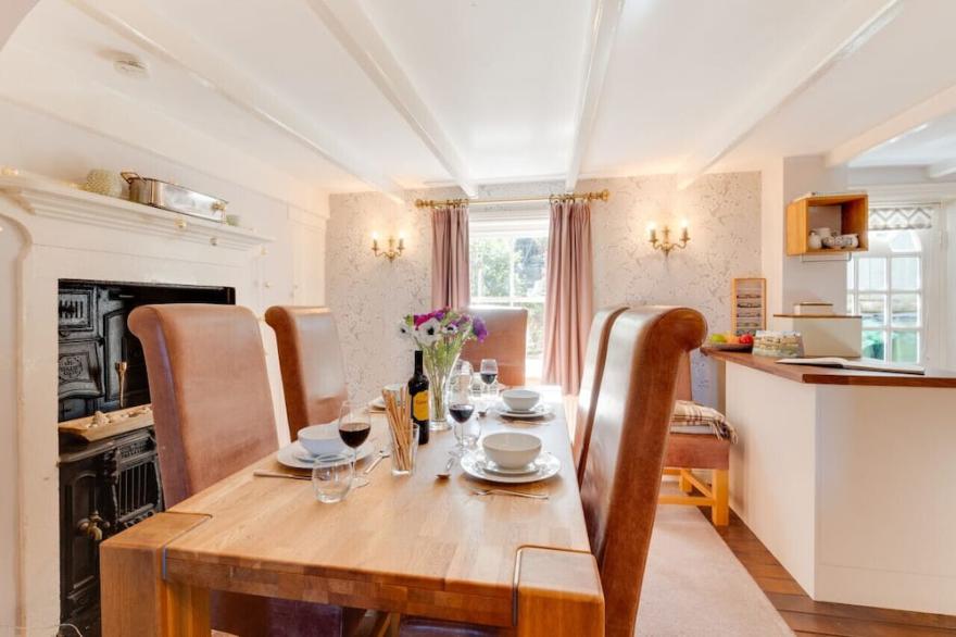 Hillside - Three Bedroom House, Sleeps 5